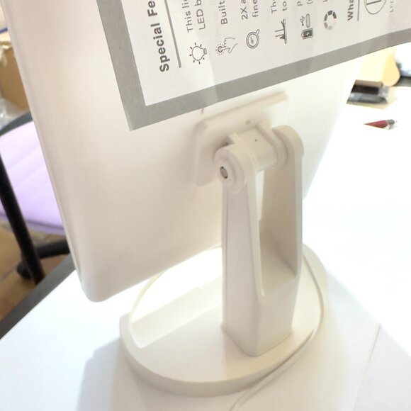 MAKEUP VANITY MIRROR LED Lights. 2X, 3X, 10X Magnification. USB CHARGING CABLE - Picture 9 of 16